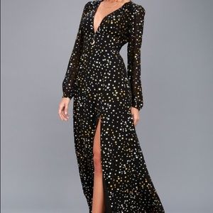 Lulus’s NWT maxi deep v dress size small